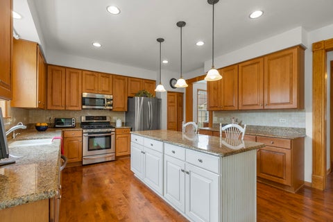 Tiny photo for 4 Wellesley Court, Hawthorn Woods, IL 60047 (MLS # 12730351)