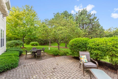Tiny photo for 4 Wellesley Court, Hawthorn Woods, IL 60047 (MLS # 12730351)