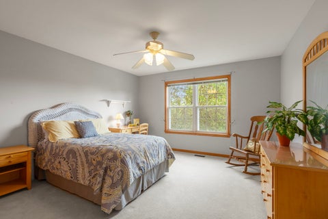 Tiny photo for 4 Wellesley Court, Hawthorn Woods, IL 60047 (MLS # 12730351)