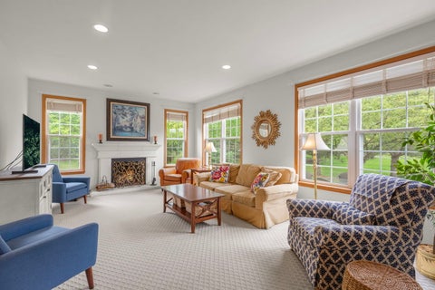 Tiny photo for 4 Wellesley Court, Hawthorn Woods, IL 60047 (MLS # 12730351)