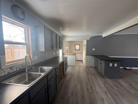 Tiny photo for 1213 3rd Ave N Avenue N, Clinton, IA 52732 (MLS # 100000221)