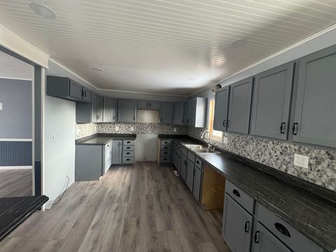 Tiny photo for 1213 3rd Avenue N, Clinton, IA 52732 (MLS # 100000221)