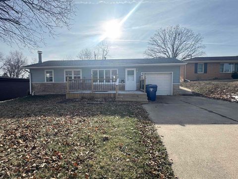 Photo of 1213 3rd Ave N Avenue N, Clinton, IA 52732 (MLS # 100000221)