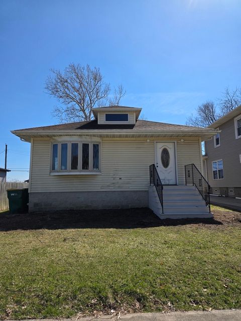 Photo of 900 Cochrane Avenue, Joliet, IL 60436 (MLS # 12650483)