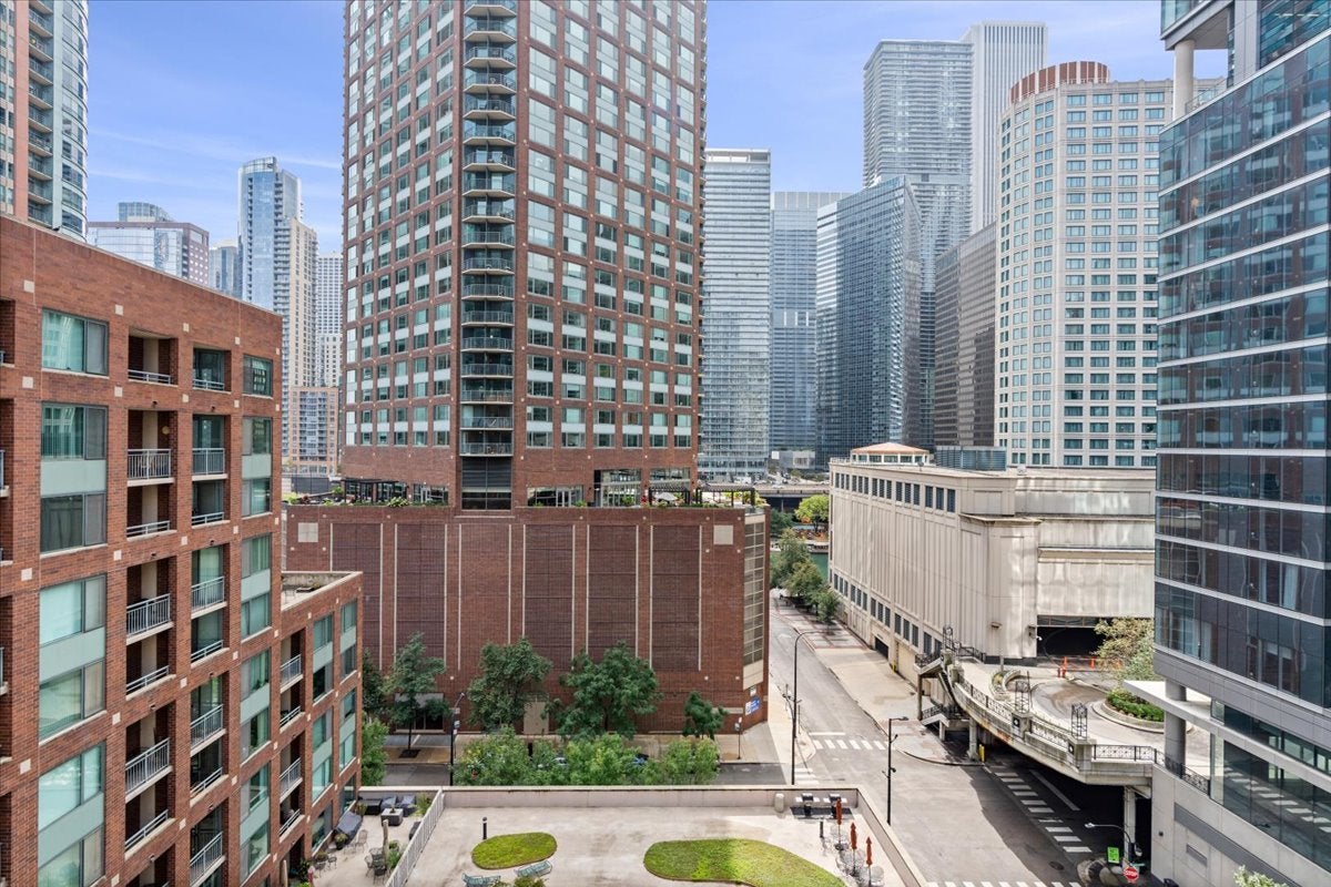 440 N McClurg Court 1105