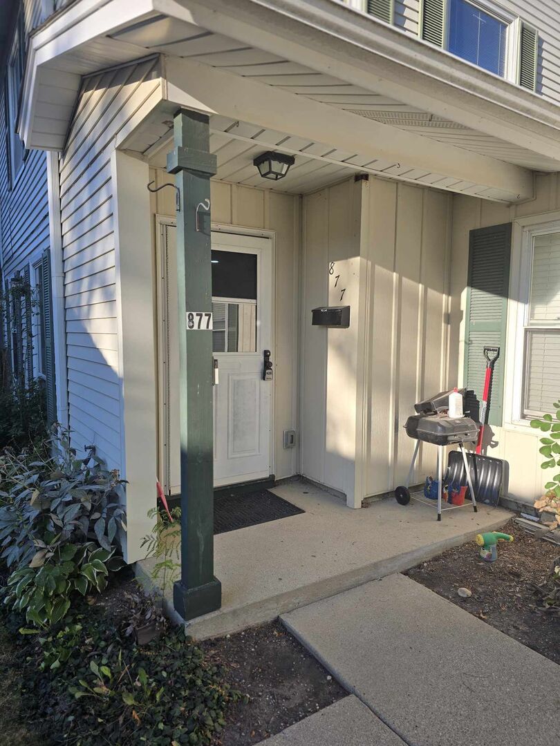 877 Wellington Avenue 1