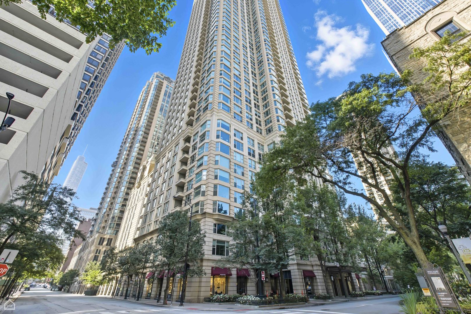 25 E Superior Street 904