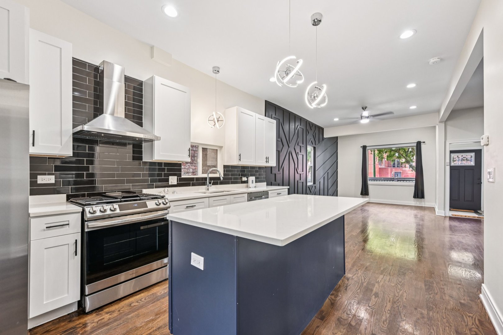 6547 S Langley Avenue