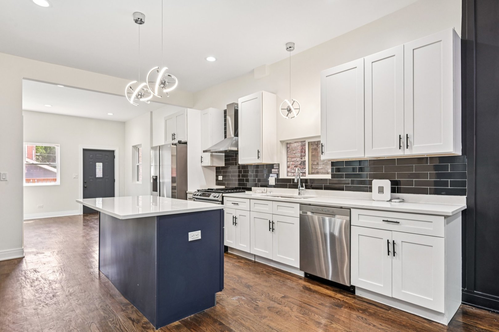 6547 S Langley Avenue