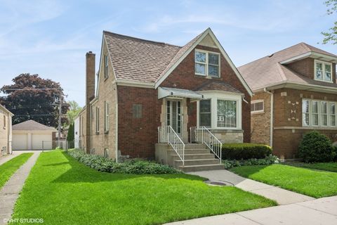 Photo of 6321 N MERRIMAC Avenue, Chicago, IL 60646 (MLS # 12487226)
