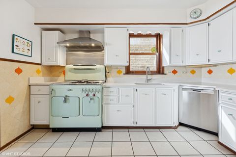 Tiny photo for 6321 N MERRIMAC Avenue, Chicago, IL 60646 (MLS # 12487226)
