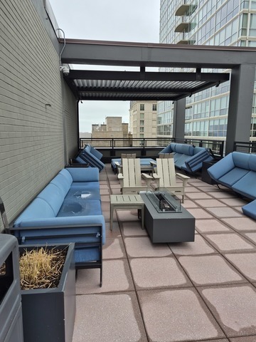 247 E Chestnut Street 1204