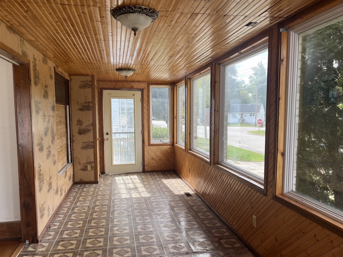 565 Northwestern Avenue