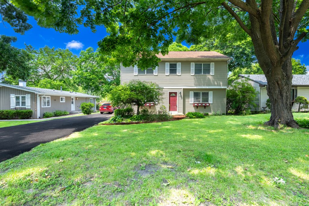 Photo for 1719 S 4th Place, St. Charles, IL 60174 (MLS # 12457769)