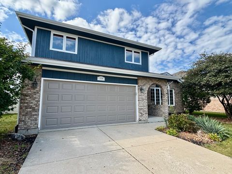 Photo of 334 Heritage Parkway, Romeoville, IL 60446 (MLS # 12478839)