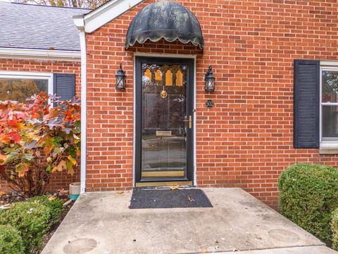 Tiny photo for 502 Colton Avenue, Bloomington, IL 61701 (MLS # 12521092)