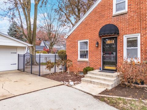 Tiny photo for 502 Colton Avenue, Bloomington, IL 61701 (MLS # 12521092)