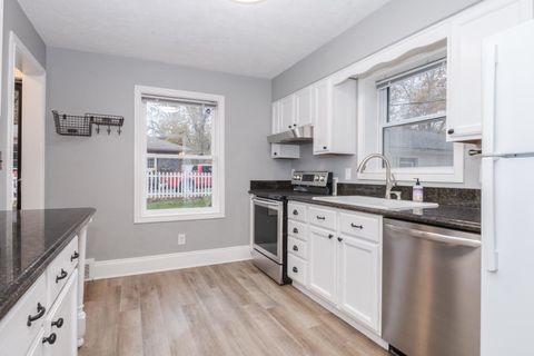 Tiny photo for 502 Colton Avenue, Bloomington, IL 61701 (MLS # 12521092)