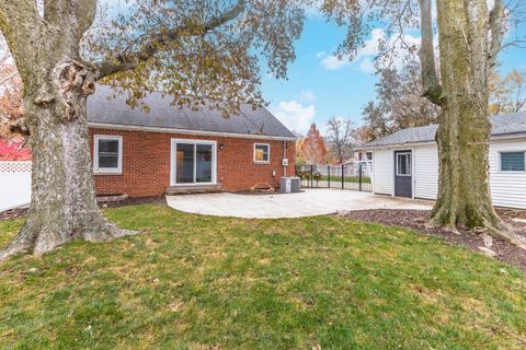 Tiny photo for 502 Colton Avenue, Bloomington, IL 61701 (MLS # 12521092)