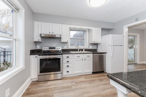 Tiny photo for 502 Colton Avenue, Bloomington, IL 61701 (MLS # 12521092)