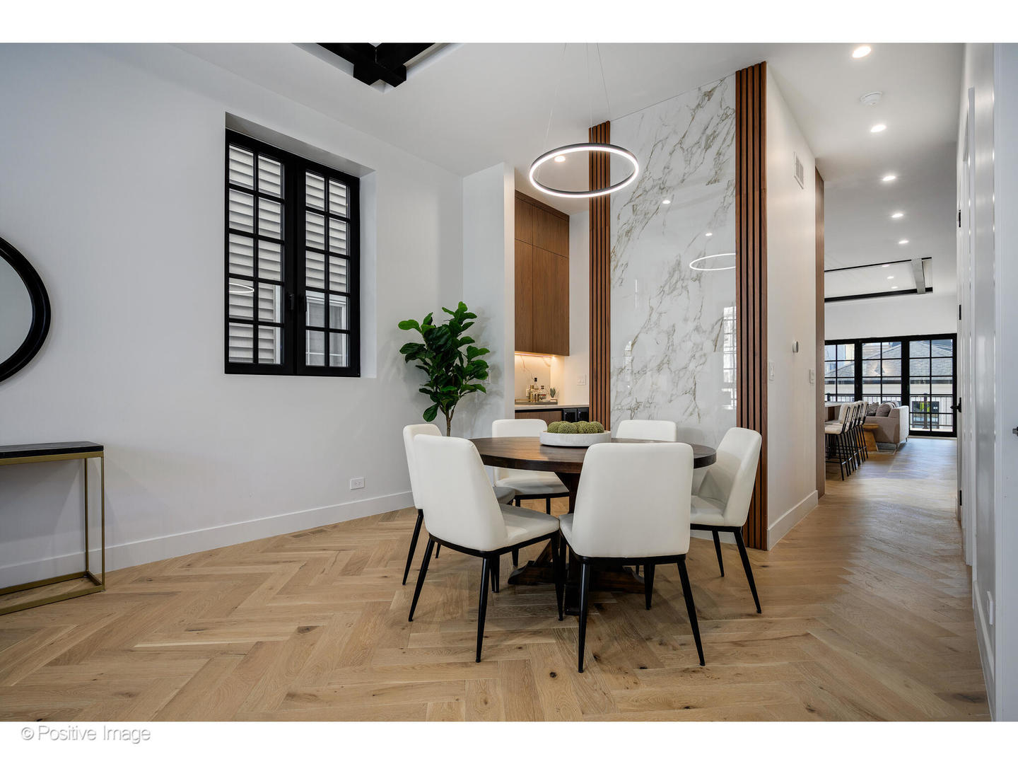 3446 N Oakley Avenue