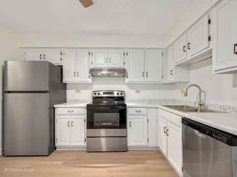 Tiny photo for 508 Taylor Avenue #A, Glen Ellyn, IL 60137 (MLS # 12540352)