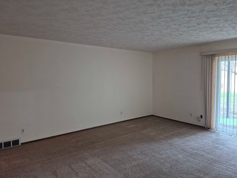 Tiny photo for 43 Crystal Court #B1, Pontiac, IL 61764 (MLS # 12603045)