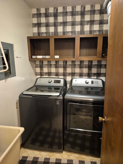 Tiny photo for 43 Crystal Court #B1, Pontiac, IL 61764 (MLS # 12603045)