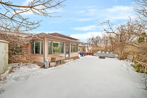 Tiny photo for 15601 Ridgeland Avenue, Oak Forest, IL 60452 (MLS # 12557766)