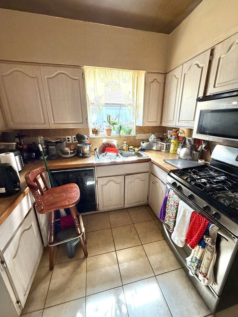 Tiny photo for 1437 Kenilworth Avenue, Berwyn, IL 60402 (MLS # 12781097)