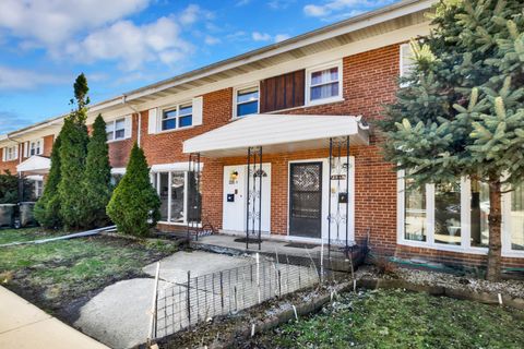 8852 Robin Drive E Des Plaines IL 60016