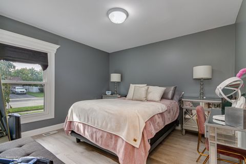 Tiny photo for 660 S Newport Street, Roselle, IL 60172 (MLS # 12504869)