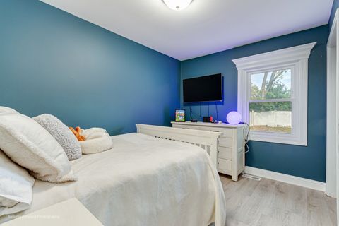 Tiny photo for 660 S Newport Street, Roselle, IL 60172 (MLS # 12504869)