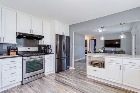 Tiny photo for 660 S Newport Street, Roselle, IL 60172 (MLS # 12504869)