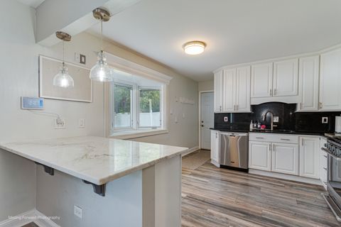 Tiny photo for 660 S Newport Street, Roselle, IL 60172 (MLS # 12504869)