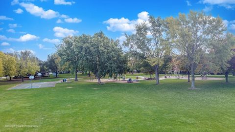 Tiny photo for 660 S Newport Street, Roselle, IL 60172 (MLS # 12504869)