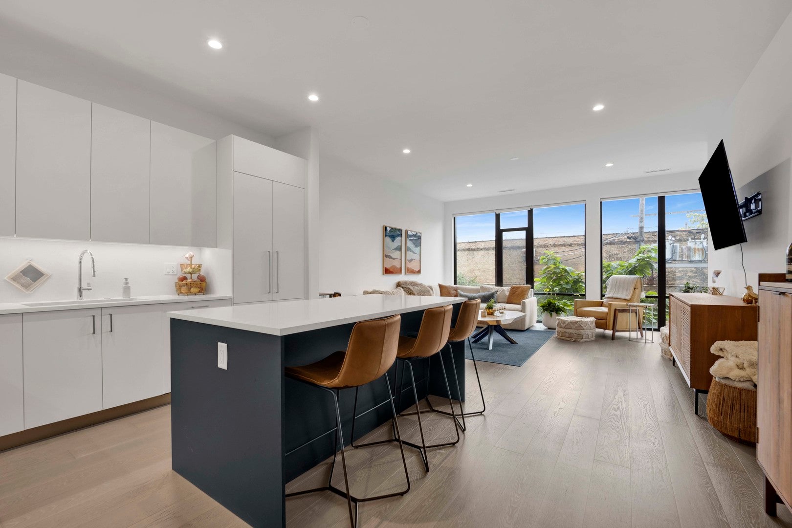 1701 W Webster Avenue 205