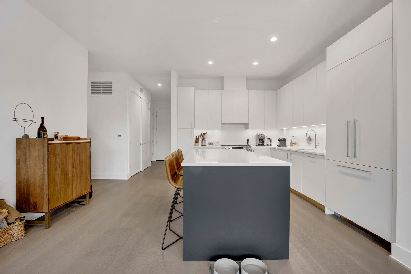 1701 W Webster Avenue 205