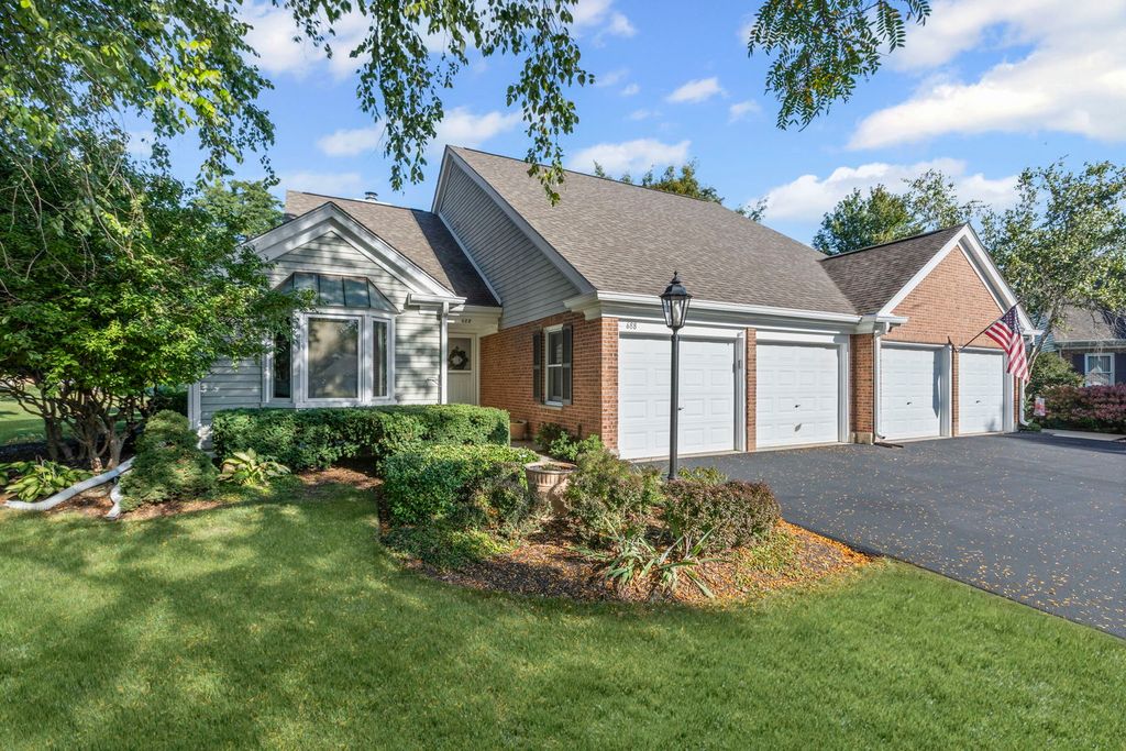 Photo for 688 Glasgow Lane, Prospect Heights, IL 60070 (MLS # 12473112)