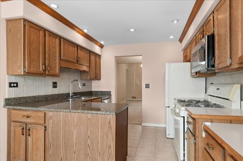 Tiny photo for Naperville, IL 60563 (MLS # 12600409)