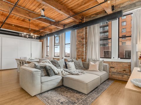 Tiny photo for 913 W Van Buren Street #3C, Chicago, IL 60607 (MLS # 12616530)