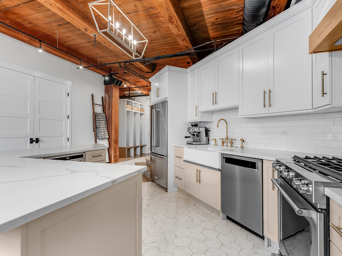 913 W Van Buren Street 3C