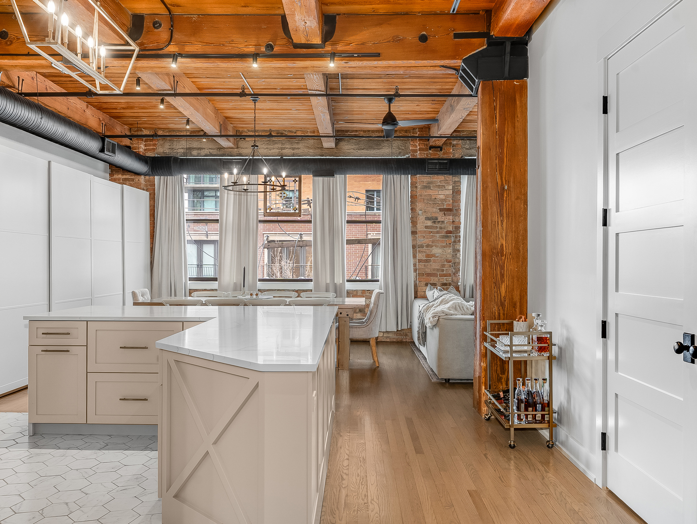 913 W Van Buren Street 3C