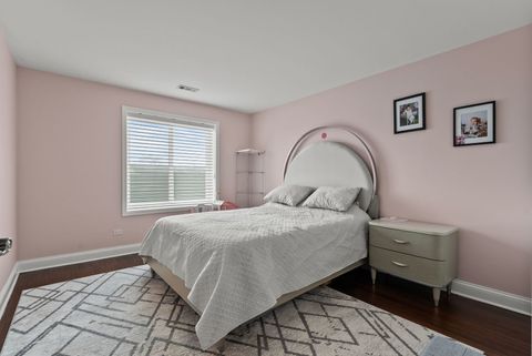 Tiny photo for 1777 W CRYSTAL Lane #307, Mount Prospect, IL 60056 (MLS # 12574196)