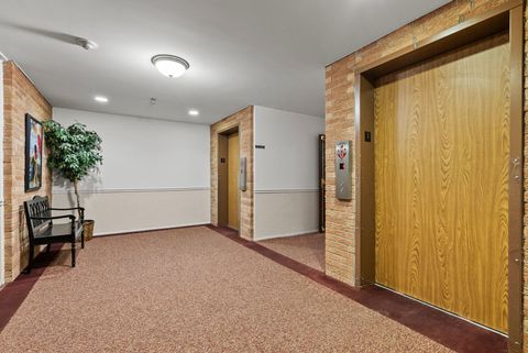 Tiny photo for 1777 W CRYSTAL Lane #307, Mount Prospect, IL 60056 (MLS # 12574196)