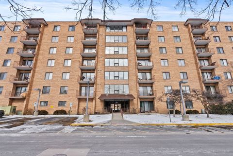 Photo of 1777 W CRYSTAL Lane #307, Mount Prospect, IL 60056 (MLS # 12574196)