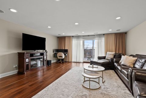 Tiny photo for 1777 W CRYSTAL Lane #307, Mount Prospect, IL 60056 (MLS # 12574196)