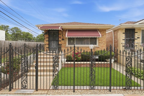Tiny photo for 5515 S Oakley Avenue, Chicago, IL 60636 (MLS # 12704416)