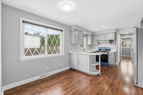 Tiny photo for 5515 S Oakley Avenue, Chicago, IL 60636 (MLS # 12704416)