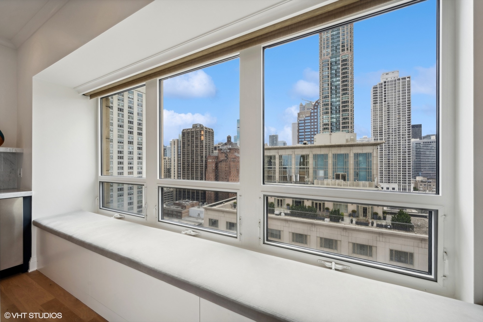800 N Michigan Avenue 2002